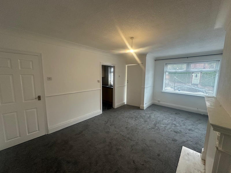 Photo 1: Lounge