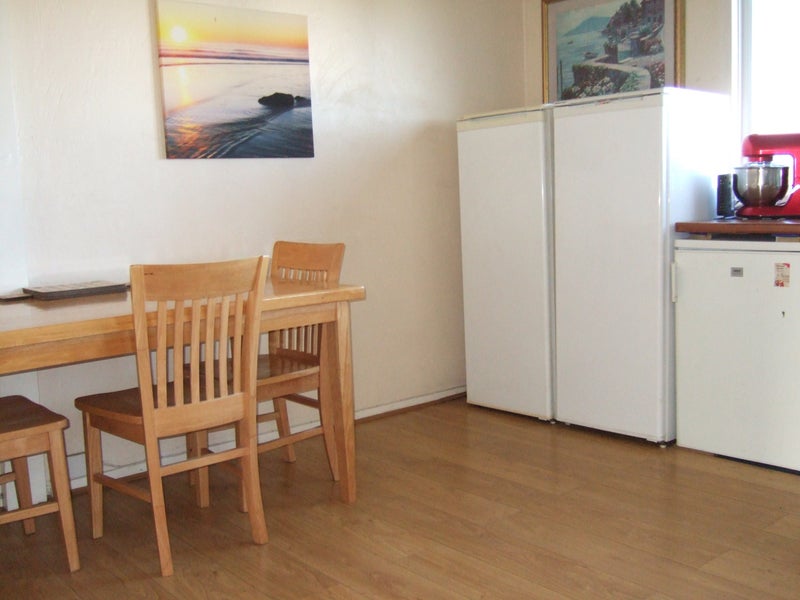 'Clean, Furnished Room Shared House Basingstoke' Room to Rent from