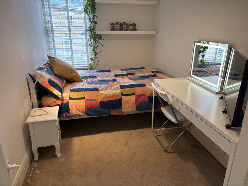 Photo 1: Large Dressing Table with TV