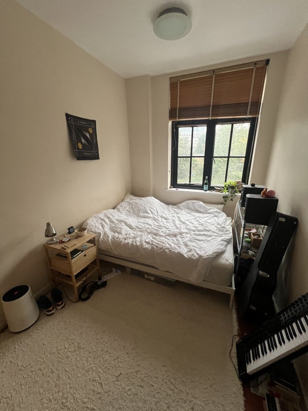 Photo 1: Bedroom