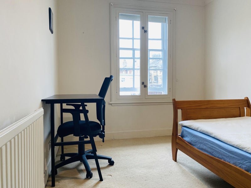 Photo 1: Single room