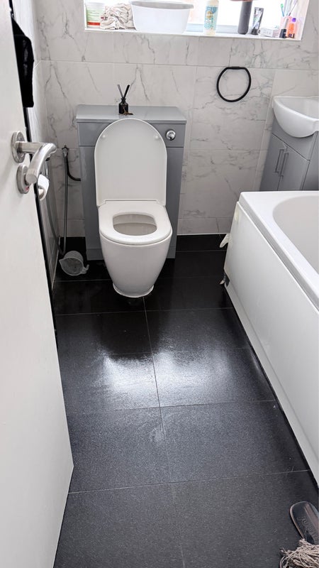 Photo 1: Washroom