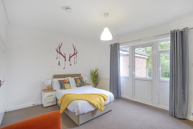 Photo 1: Room 2