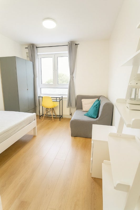 Photo 1: Room 3