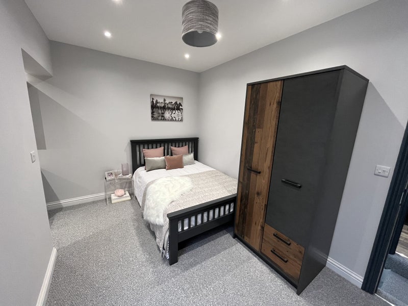 Photo 1: Room 4 - Studio