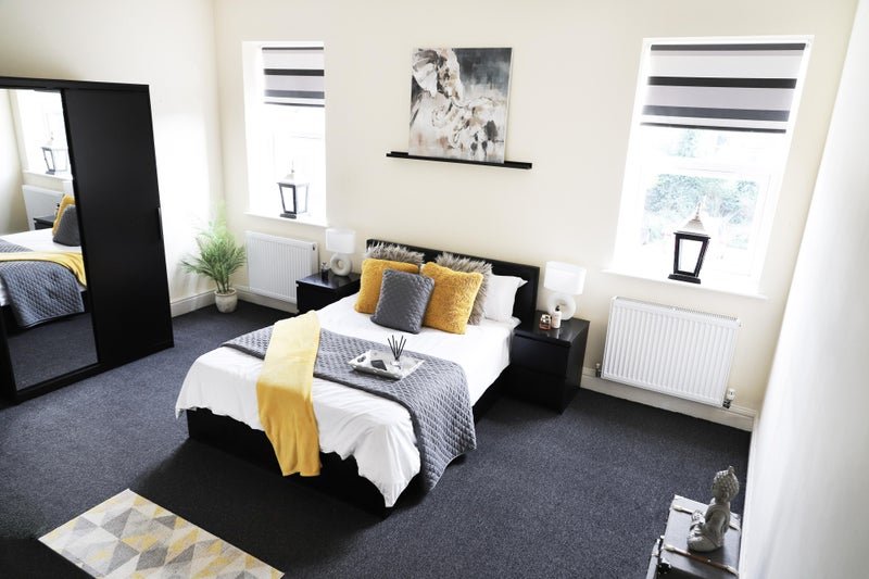 Photo 1: Beautiful and bright room with lovely high ceilings
