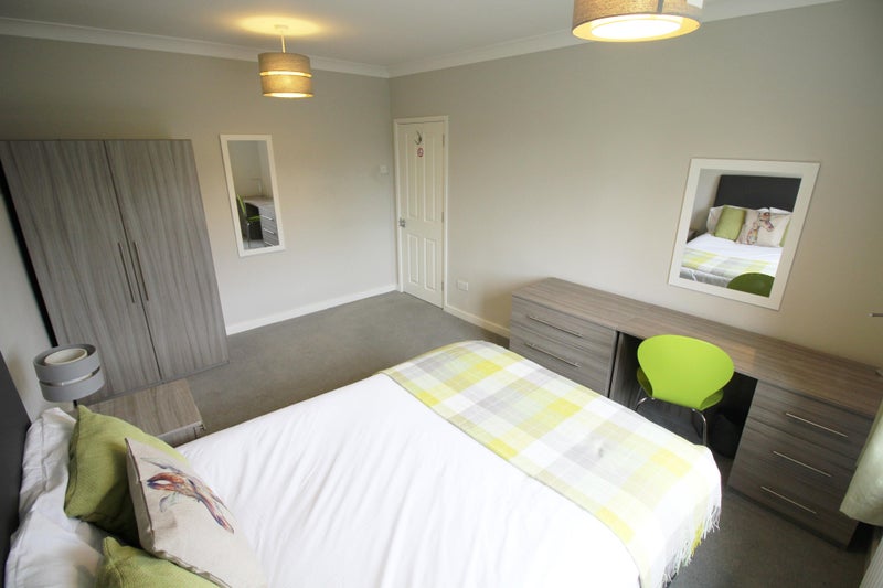 Photo 1: Room 5 (available NOW)