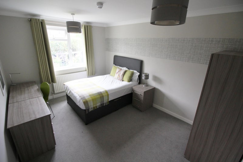 Photo 1: Room 5 (available 02/12)