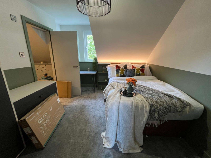 Photo 1: Room E £1150 pcm