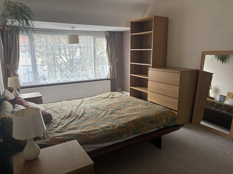 Photo 1: King size room, furnished