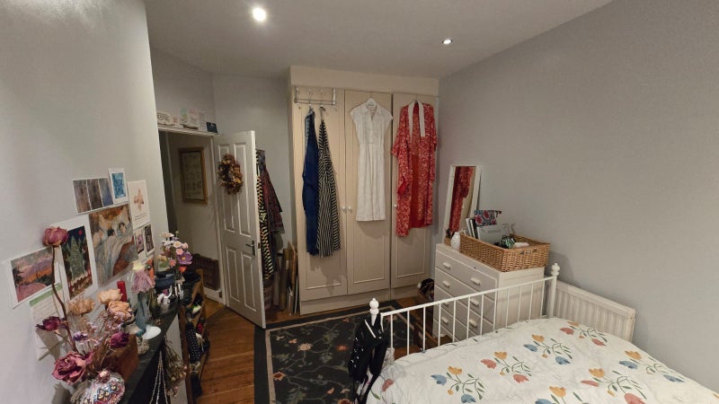 Photo 1: Bedroom