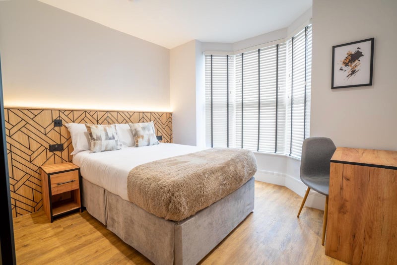 Photo 1: Room 2 - Double Ensuite