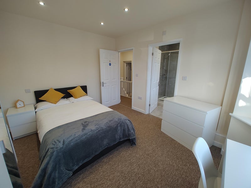 Photo 1: Room 6