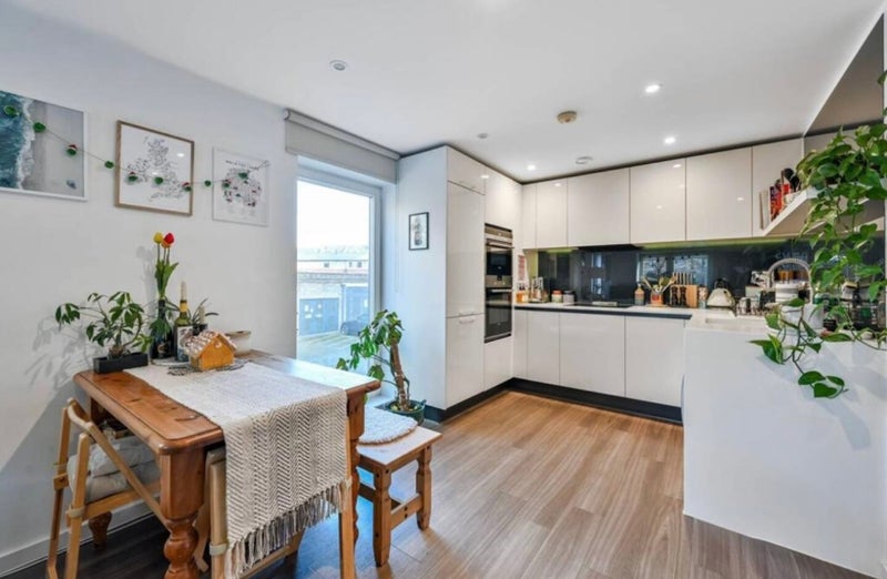Photo 1: Kitchen / diner