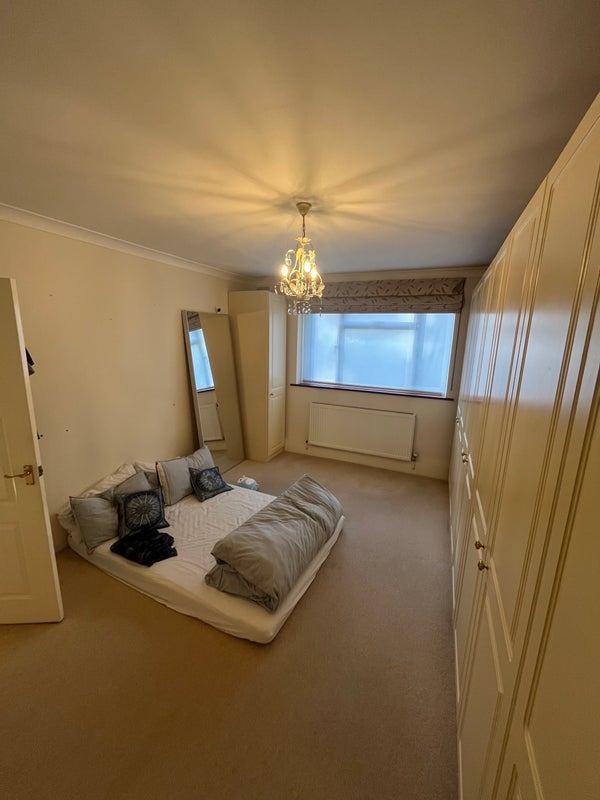 Photo 1: Bedroom