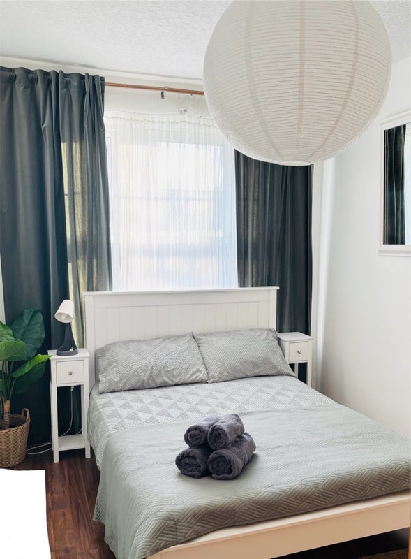 Photo 1: Double bedroom - fully furnished