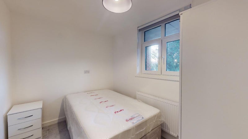 Photo 1: Bedroom 3 £890PCM - available NOW