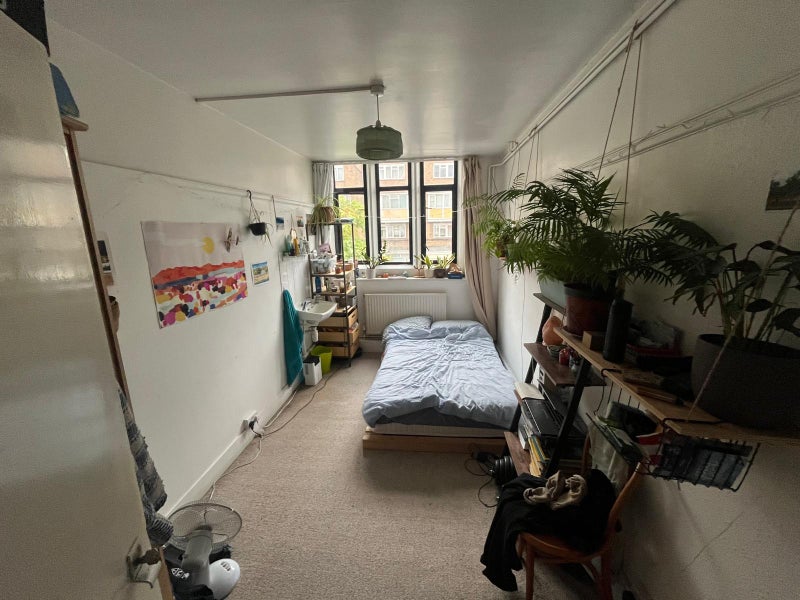 Photo 1: Available room