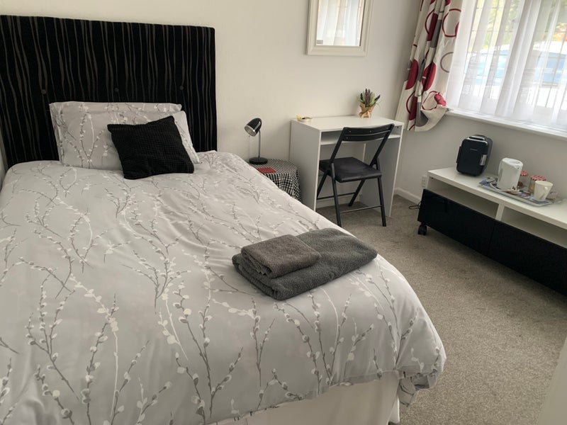 Photo 1: Bedroom