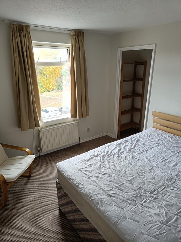 Photo 1: Bedroom