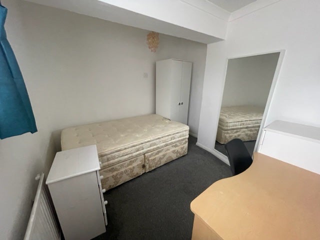 Photo 1: Room (Yours)