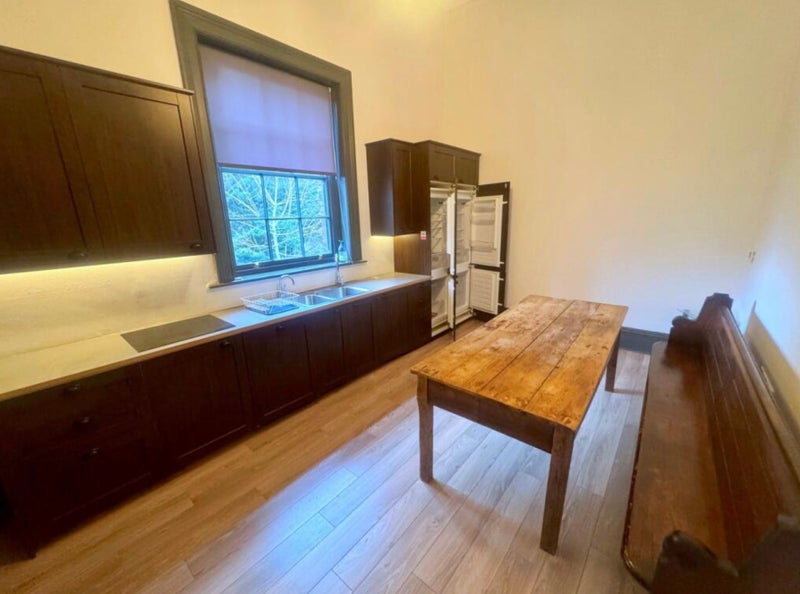 Photo 1: Large Kitchen