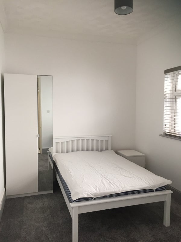 Photo 1: Bedroom