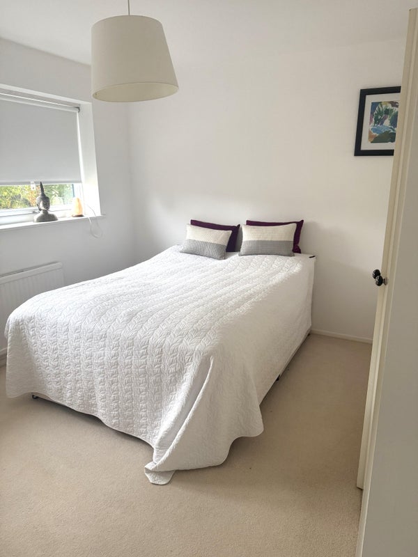 Photo 1: Bedroom