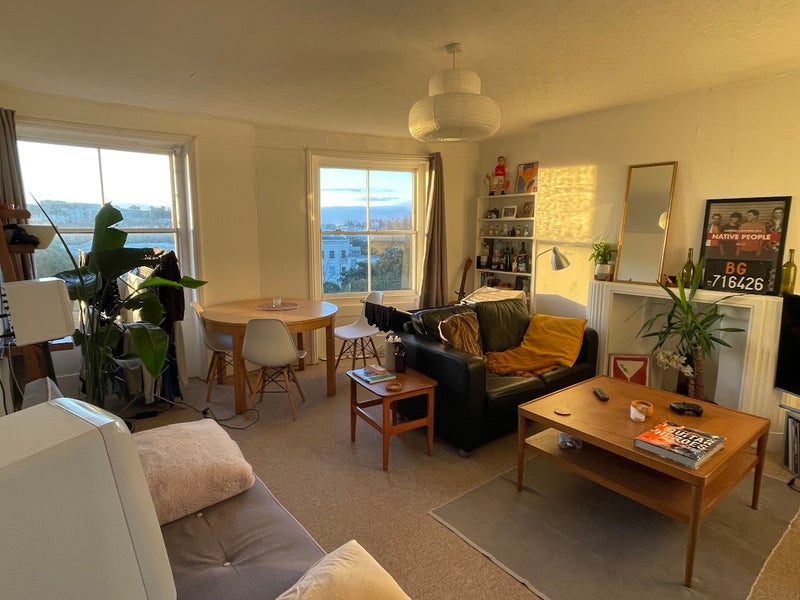 Photo 1: Spacious and Naturally-lit Living Room