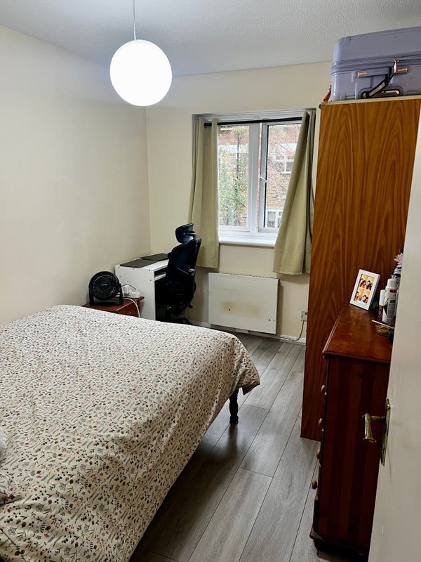 Photo 1: Double room available