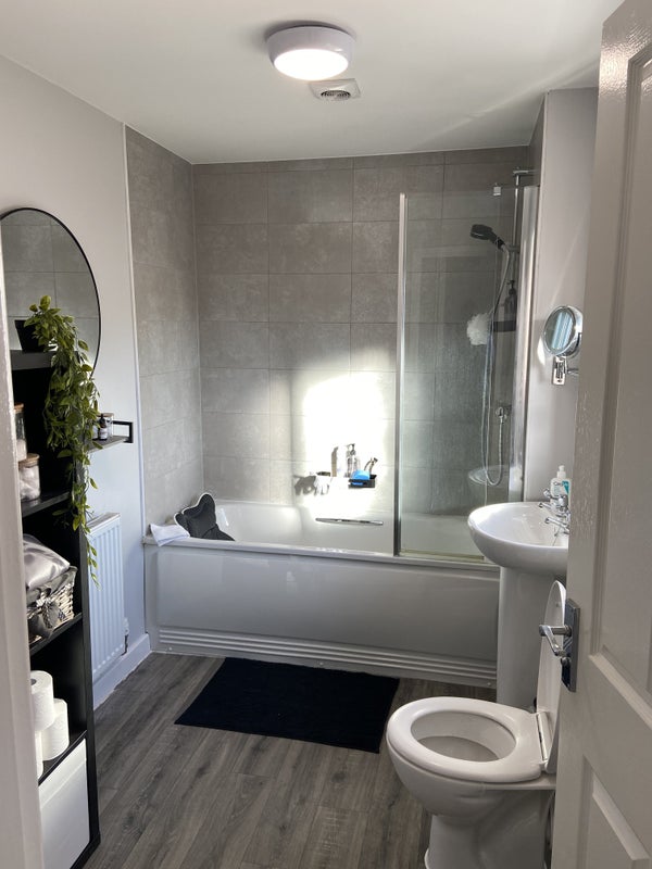 Photo 1: Bathroom