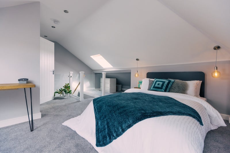 Photo 1: Large loft double bedroom with en-suite available now