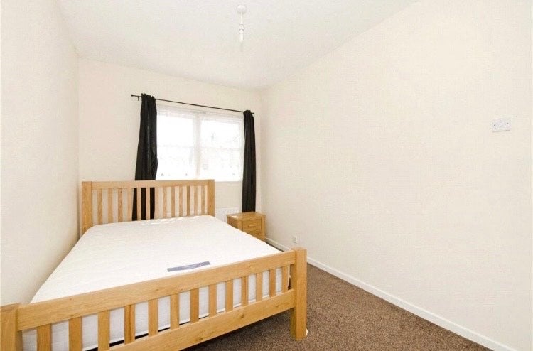 Photo 1: Bedroom with built in wardrobe - also comes with desk and chair. 3rd floor