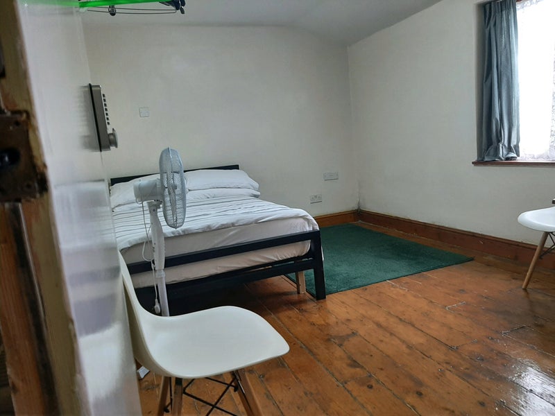 Photo 1: Room 3