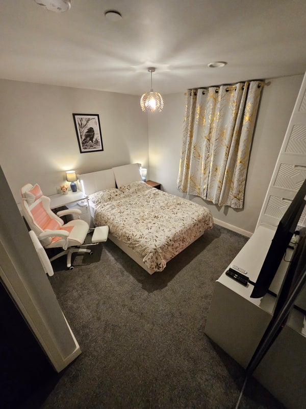 Photo 1: Master Ensuite Bedroom 1