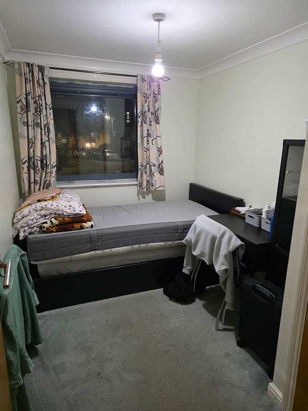Photo 1: Bedroom for rent