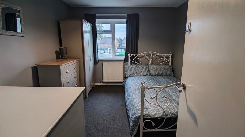 Photo 1: Double Room to Rent Northgate Manor Royal