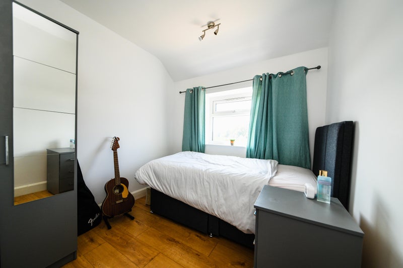 Photo 1: Single Room
