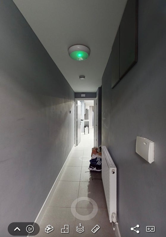 Photo 1: Entrance hallway