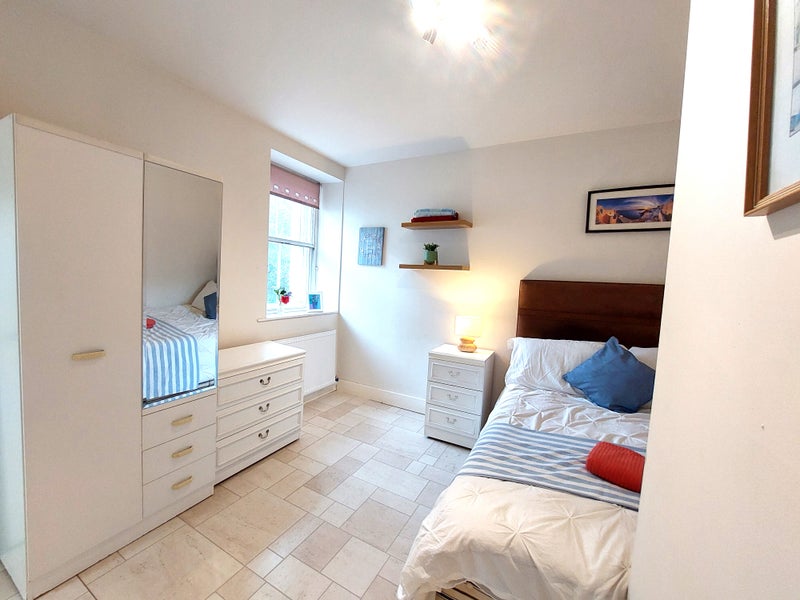 Photo 1: ensuite room from 15 Nov