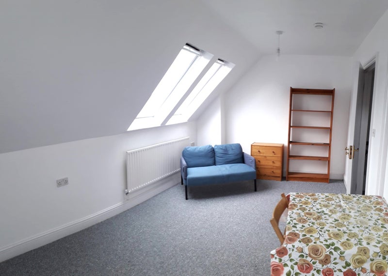 Photo 1: Living room 