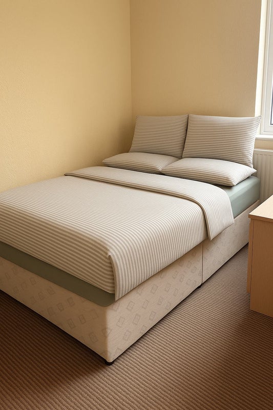 Photo 1: Room