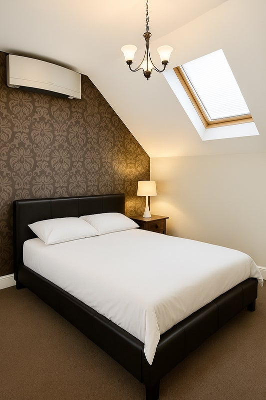 Photo 1: Large Double Bedroom