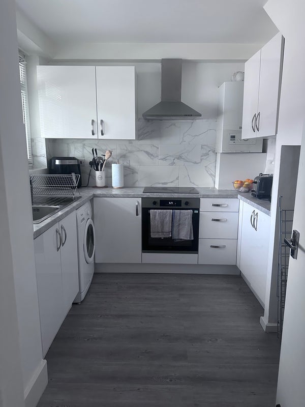 Photo 1: Kitchen