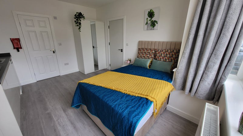Photo 1: Room 1