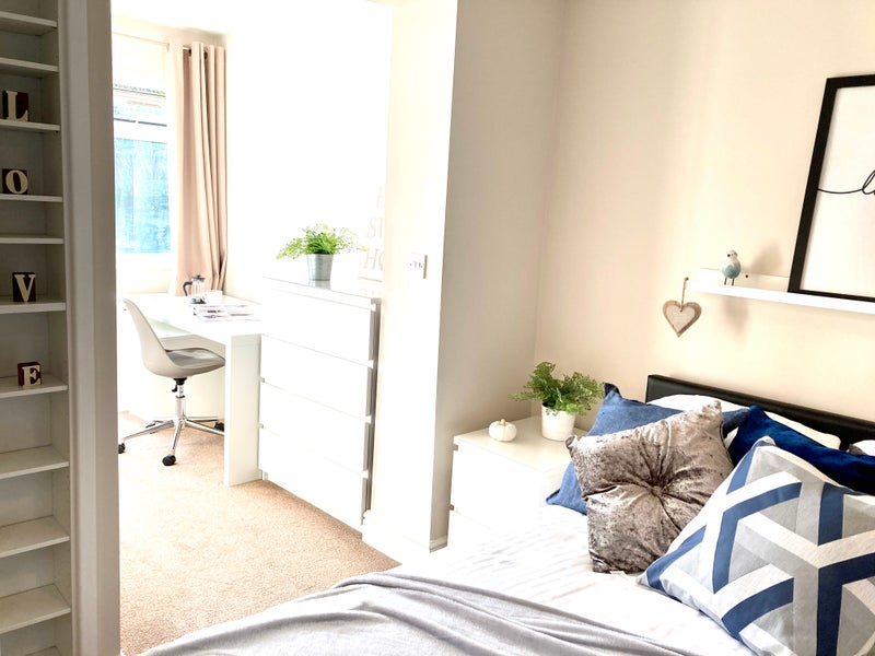 Photo 1: Room 4 - Double ensuite room with wfh area