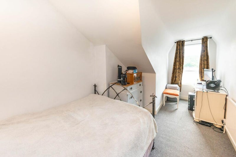 Photo 1: Room for rent