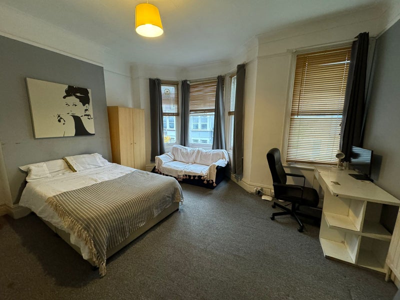 Photo 1: Bedroom 1