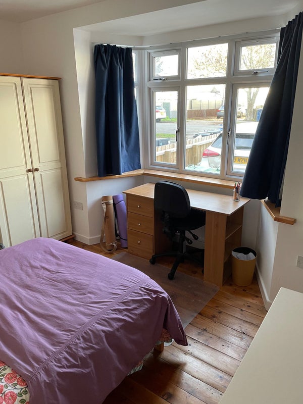 Photo 1: Bedroom
