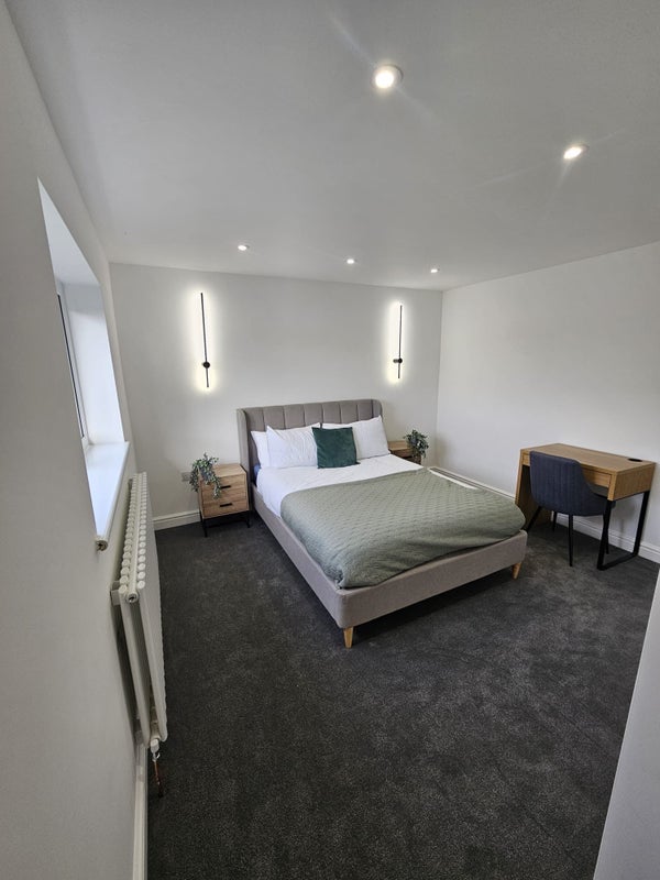 Photo 1: Room 1